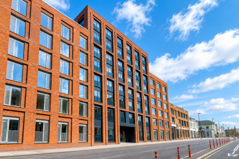 Homesure are delighted to offer to the rental market a one bedroom top floor apartment in the new development of Sapphire Court in trendy Digbeth. The property is ready to move into and is being offer