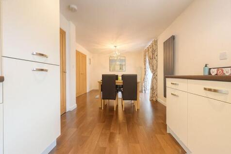 KITCHEN / DINING AREA