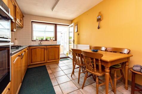 8 Morton Close-22.jpg