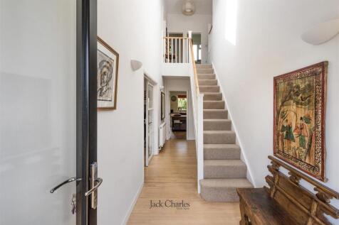 4 Culver Drive, Oxted, RH8 9HP 002.jpg
