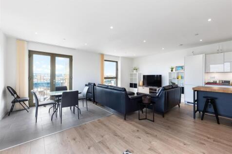 A high specification, new build, 9th floor apartment with three large double bedrooms.