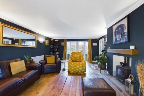 CAM02313G0-PR0064-STILL025