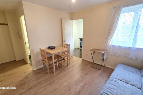 Studio flat to rent, Milestone Close, Edmonton N9