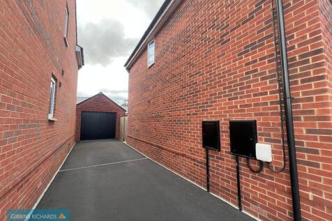 Driveway/Garage