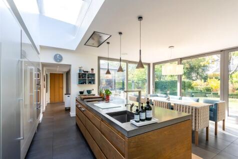 5 bed, 4 bath Detached in Edinburgh - Photo 12