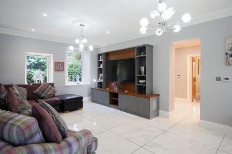 4 bed, 2 bath Detached in Sheffield - Photo 5