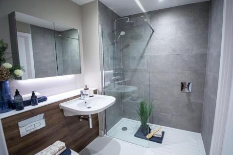 1 bed ensuite photo.jpg