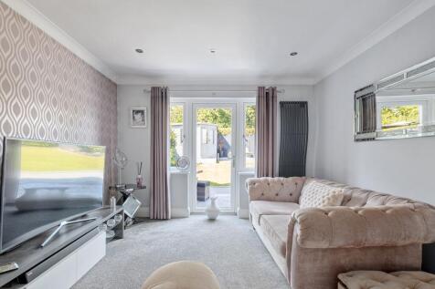 KITCHEN, DINING ROOM AND LOUNGE