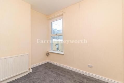 Bedroom 2 image 2