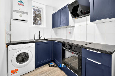 A spacious one-bedroom ground floor flat in the heart of West Norwood, just moments from West Norwood Station with direct trains to Central London. Offering bright living space, a modern kitchen and b