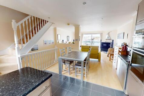 Open Plan Living Room & Kitchen