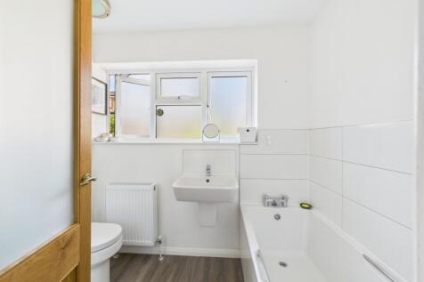 15. CAM04922G0-PR0058-STILL015