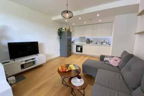 ** Zero Deposit Guarantee Available **
Modern one bedroom apartment, fully furnished in the Copper Building available for early August - with parking included.