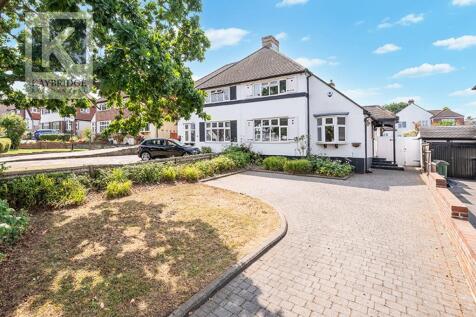 Oaks Avenue, Worcester Park - KT4 8XG