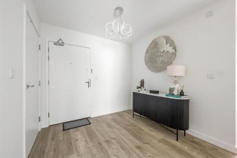 Merriam Close, E4