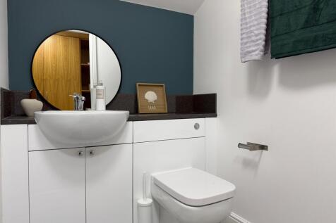 Longdales Lodge - Ensuite.jpeg