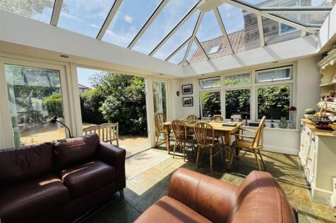 FAMILY ROOM: