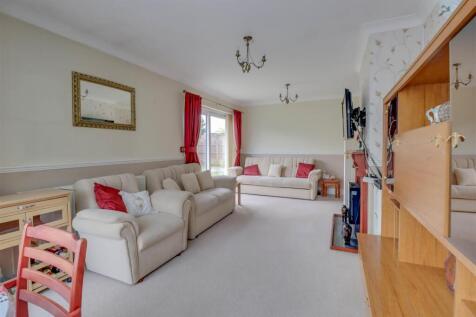 16 LONGFIELD CLOSE INSIDE-18.jpg