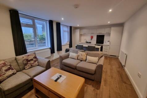 Kitchen / Living ...