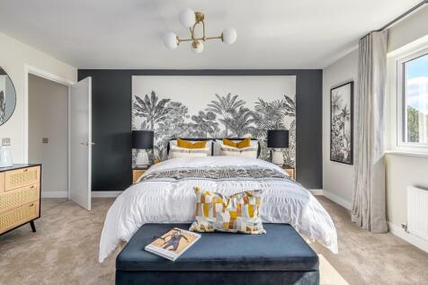 Main bedroom with plenty of space for wardrobes