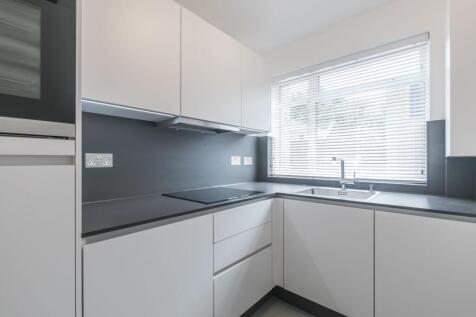 Available with Zero Deposit, base rent: £1800, deposit: £2076.92, council tax band: D, number of bedrooms: 2, size: 775 sq ft, apartment type: apartment, all pets allowed, floor: 1, heating type: gas,