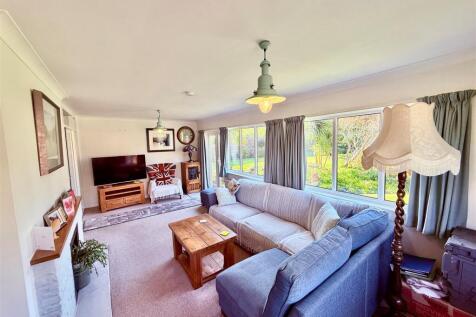 Living Room 2.jpg