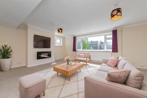 84HughendenRoad-10 - Living Room - Standard - 16.j