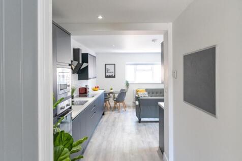 7 Bedroom House in PO5 4JG