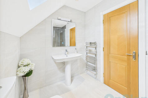 CAM04024G0-PR0030-STILL033