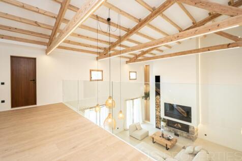 Modern luxury home with pool in a prime location in Puerto Pollensa