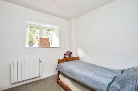 2 bed, 2 bath Ground Flat in Leeds - Photo 8