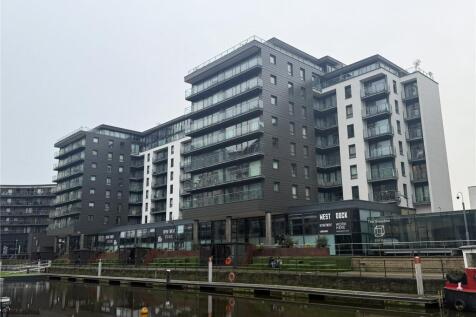 AVAILABLE 19/8/2026, 2 DOUBLE BEDROOMS, 2 BATHROOMS, 3RD FLOOR APARTMENT WITH VIEWS OF LEEDS DOCK. INCLUDES WATER BILL.