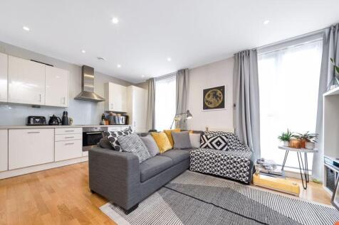 OPEN PLAN LIVING AREA