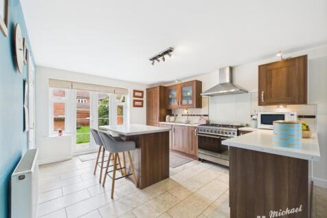 CAM03218G0-PR0735-STILL003