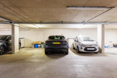 208 Graveney_car park-2.jpg