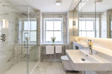 Apartment shower roo