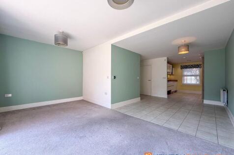 Open Plan Living/Dining Kitchen