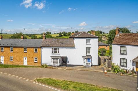 Flat 3, 64 High Street, Blisworth (e) cr.jpg