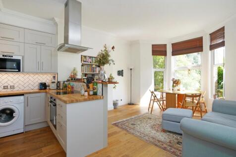 Flat 2, 14 Trinit...