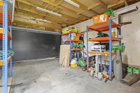 DOUBLE GARAGE/WORKSHOP