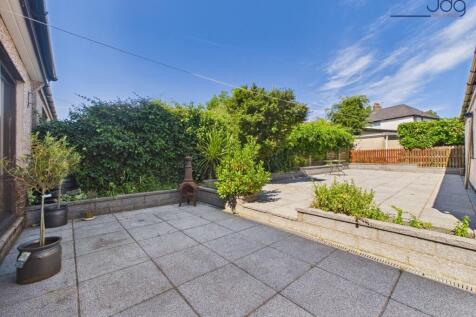 A Generous, Low-Maintenance Garden Made for Outdoor Living
