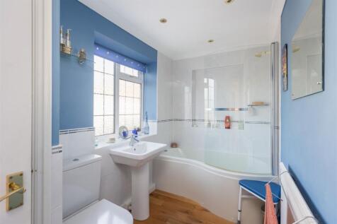 Barnstone House Bathroom.jpg