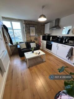 We are pleased to offer for rent this beautifully presented, Third floor duplex 1 bedroomed apartment, located in the popular residential area of Kirkstall and positioned within close proximity to...