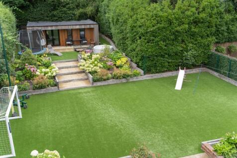 OBI_Will&#39;s House_7R50182_Garden.jpg