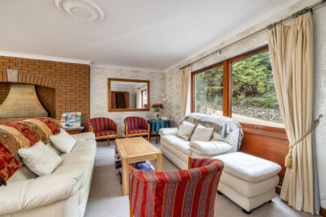 8 bed, 8 bath Detached in Leeds - Photo 3