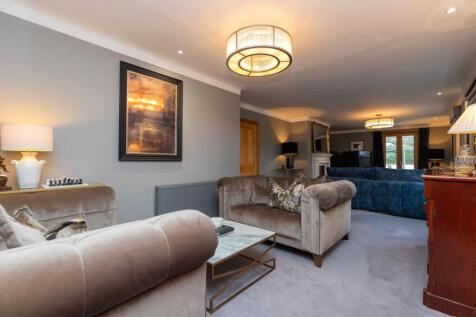4 bed, 3 bath Detached in Glasgow - Photo 16