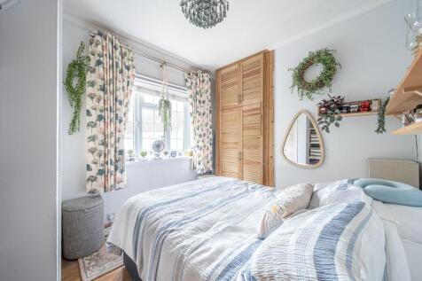 Drummond Gardens Christ Church Mount, KT19 8RP