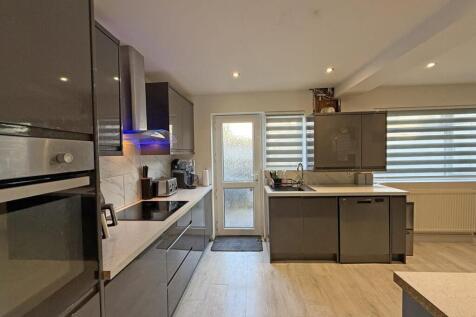 Coppice Gardens 3 - Kitchen 3.jpg