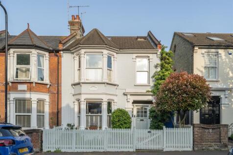 Beech Hall Road, E4