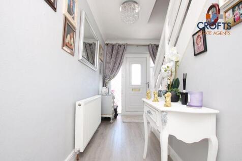 Entrance hall view 2